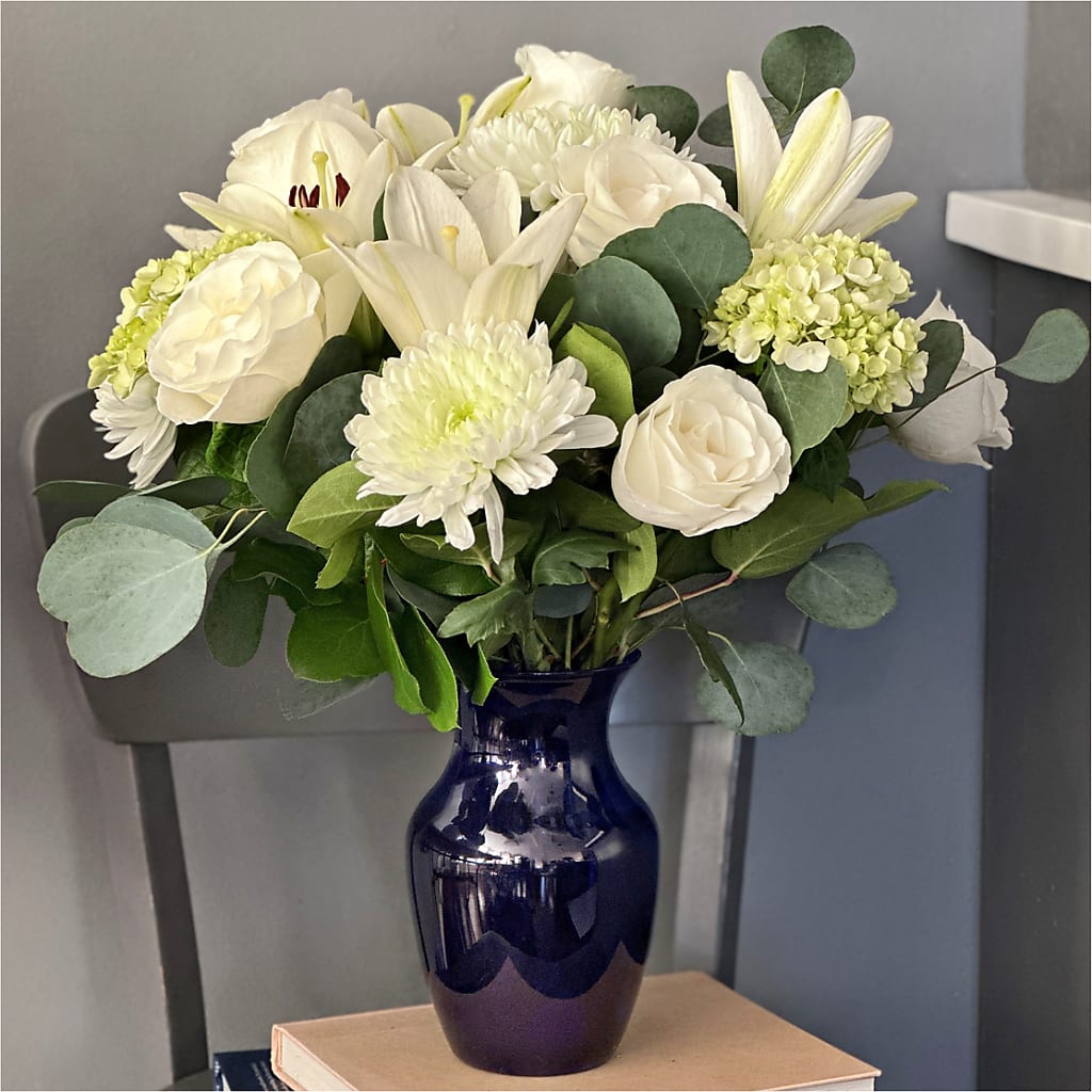 Snowy Dreams Bouquet –  Green Room Flowers Llc, Tucson AZ